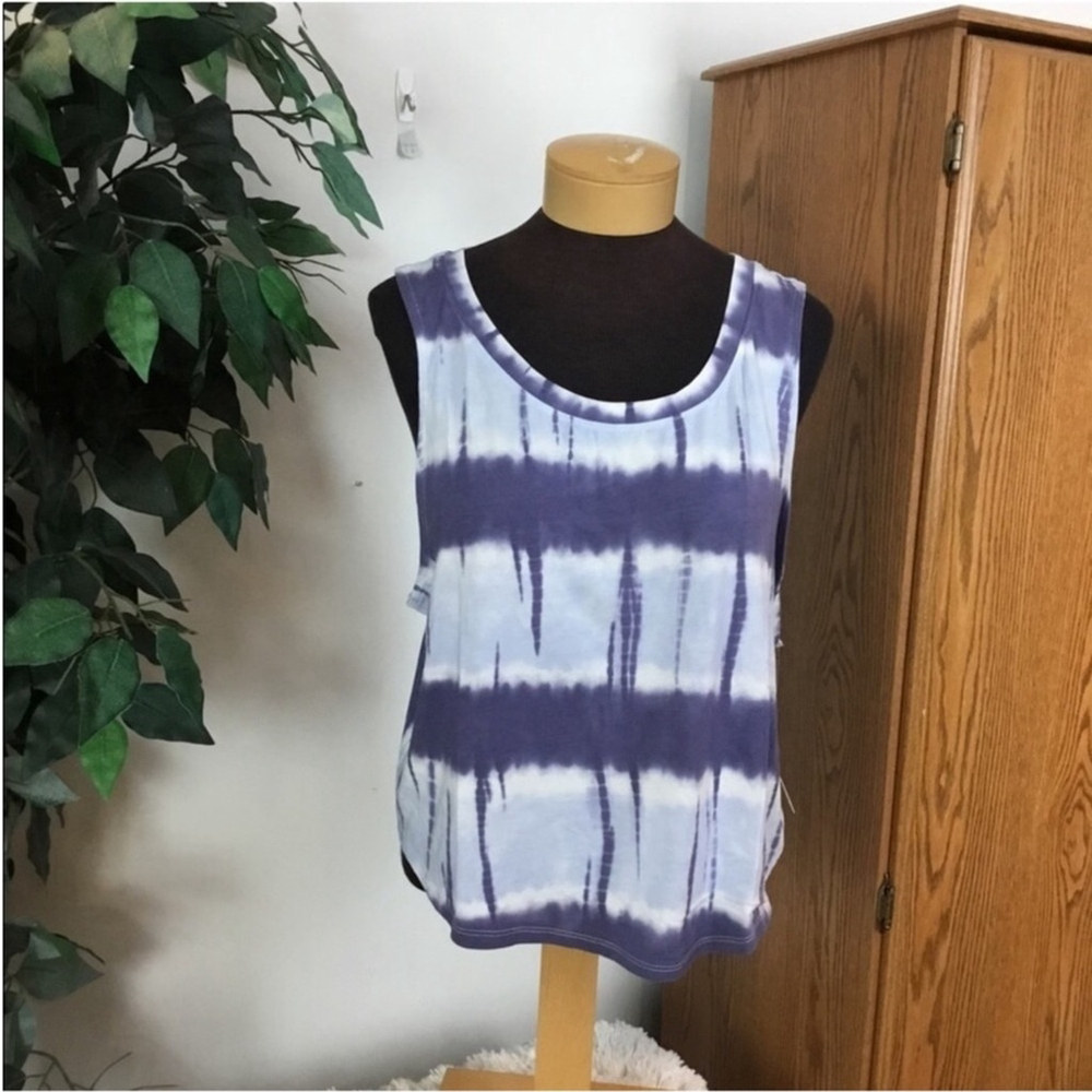 SO twist back muscle tank Woman's Juniors size 3XL cropped rounded hem